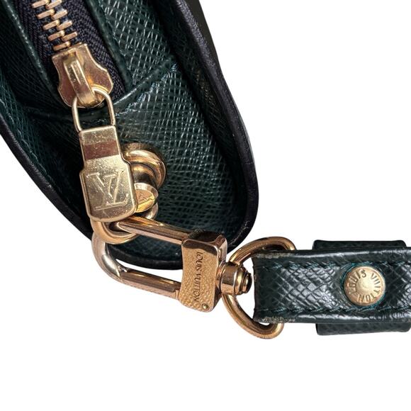 Authenticated‎ Louis Vuitton Taiga Baikal Clutch Bag Epicea / Green. Code… - Picture 3 of 16